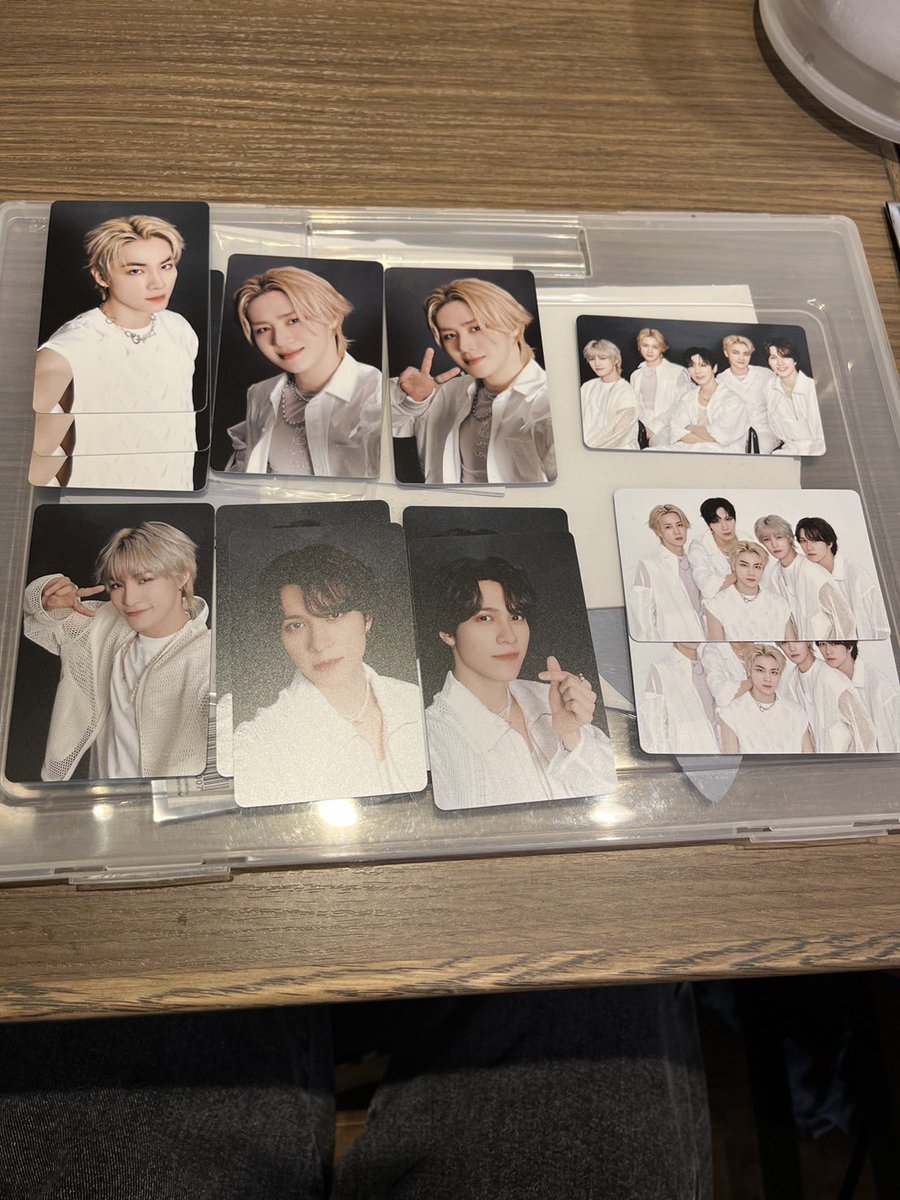 _jcw_jcw's tweet photo. wayv 威神v 交換　トレカ

譲→画像のクン、シャオジュン、ヤンヤン、ヘンドリー、集合

求→テン全種、❌以外のヤンヤン、❌以外のシャオジュン、❤️‍🔥の全員集合 https://t.co/s7EcdqrO4i