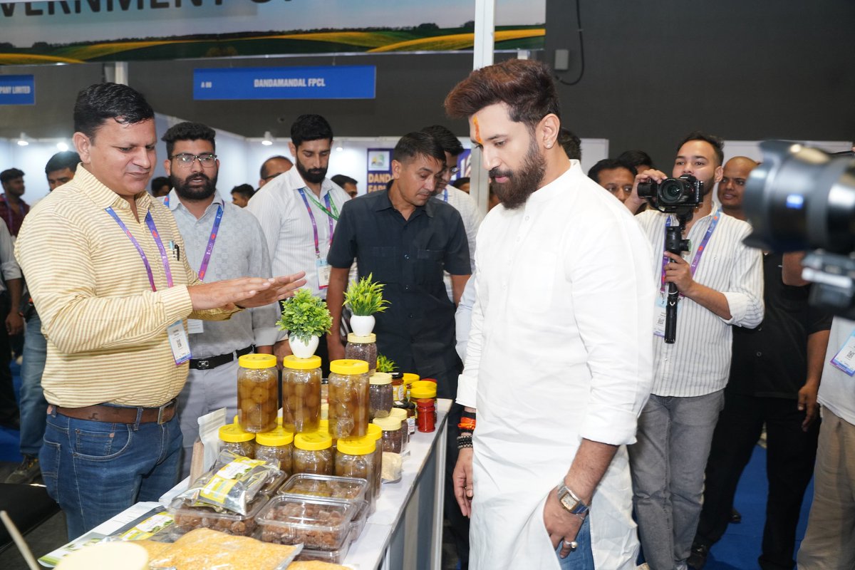 iChiragPaswan's tweet image. कल @worldfoodindia कार्यक्रम के दौरान #JharkhandPavilion का दौरा कर झारखंड राज्य के एक्जिबिटर्स से बातचीत की।साथ ही झारखंड के खाद्य प्रसंस्करण क्षेत्र के लिए भविष्य की संभावनाओं और अवसरों पर चर्चा की।

#ProcessingForProsperity
#WorldFoodIndia2024