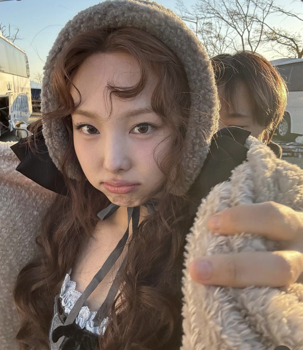na0922h's tweet photo. 생일 축하해(*☻-☻*)
これからも一番尊敬する女の人〜♡
#나연 https://t.co/LcNSvHNdAV