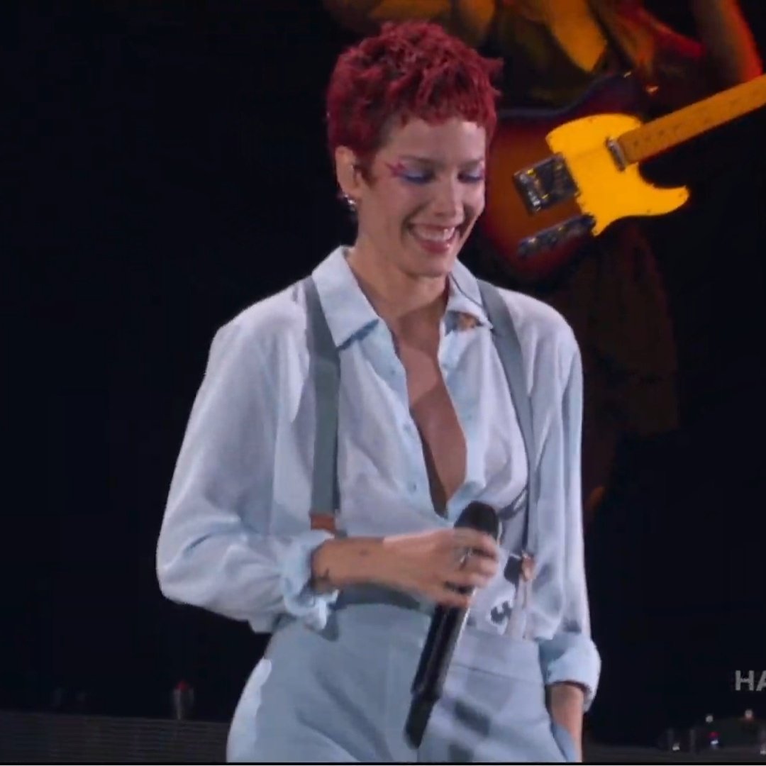 stillgotmadtime's tweet photo. highlight of the night: her being THIS HAPPY on stage https://t.co/wwvZqCASc4