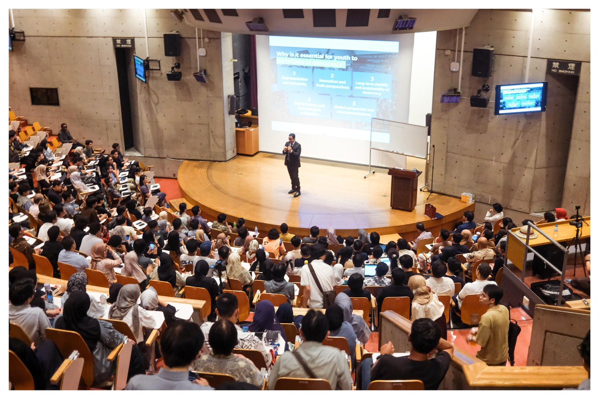 aniesbaswedan's tweet image. Mengapa penting bagi anak-anak muda untuk terlibat aktif dalam politik? 

Pertama, keterwakilan. Dengan jumlah dan proporsi yang besar, apa anak muda rela pengambilan keputusan di segala tingkat di negara ini tak mempertimbangkan suara dan aspirasi anak muda?

Kedua, anak-anak…