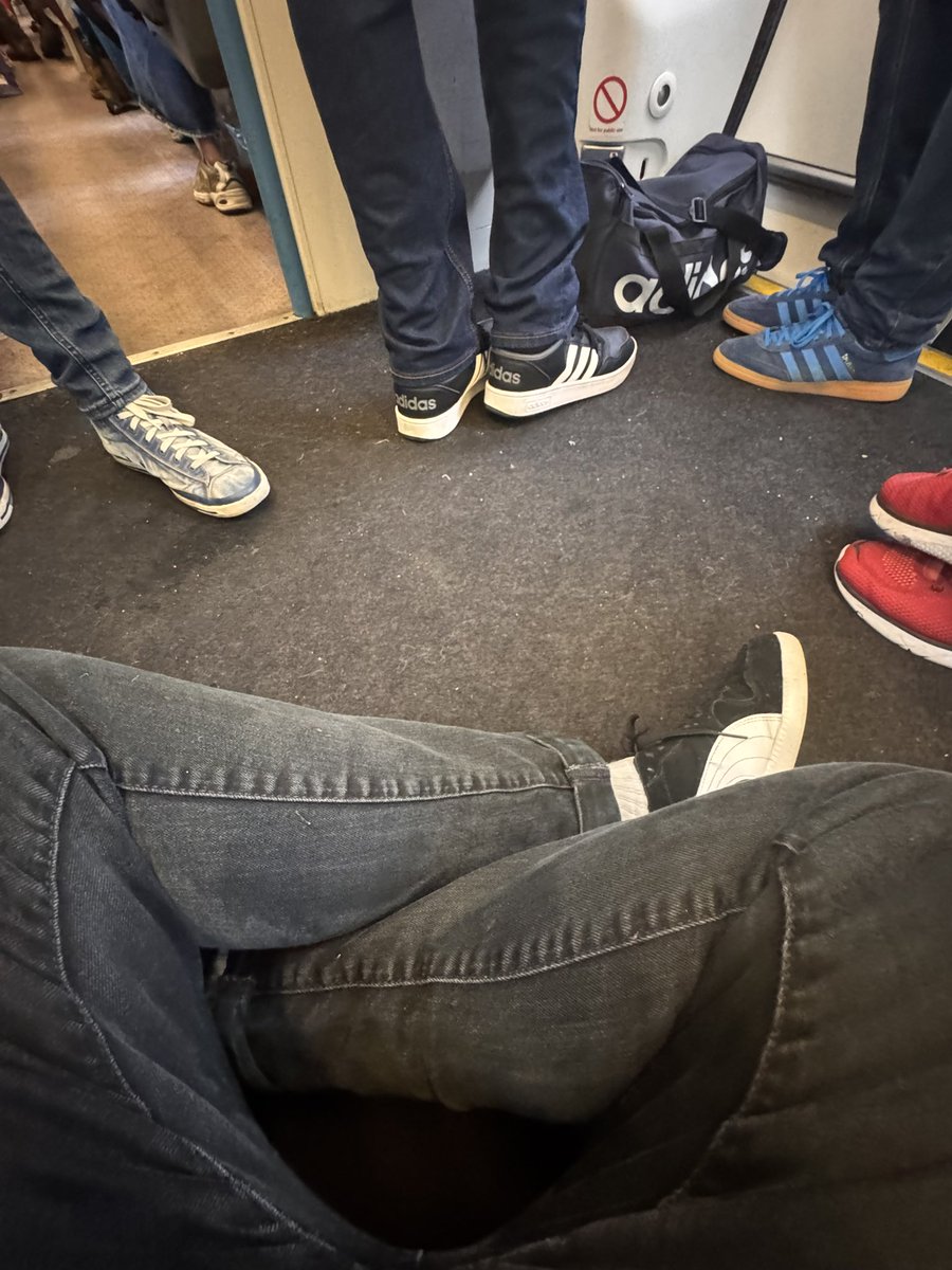 Harry Jennings (@harryjdrums) on Twitter photo What’s the deal with this <a href="/chilternrailway/">Chiltern Railways</a>? £25-£100 for a train and can’t even get a seat. Unbelievable. What’s the deal with this <a href="/chilternrailway/">Chiltern Railways</a>? £25-£100 for a train and can’t even get a seat. Unbelievable.