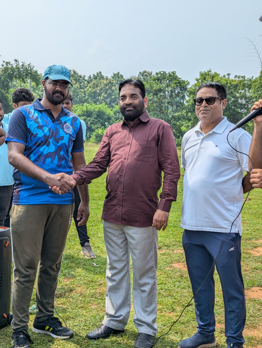 🏏 A thrilling friendly cricket match between OAS &amp; ORS DR2021 batch officers <a href="/OfficersRevenue/">Revenue Officers' Training Institute</a>! 🎉 Congrats to the OAS team for their fantastic win! 🏆 Great sportsmanship and camaraderie on display from both sides. #Cricket #TeamSpirit #ROTI
