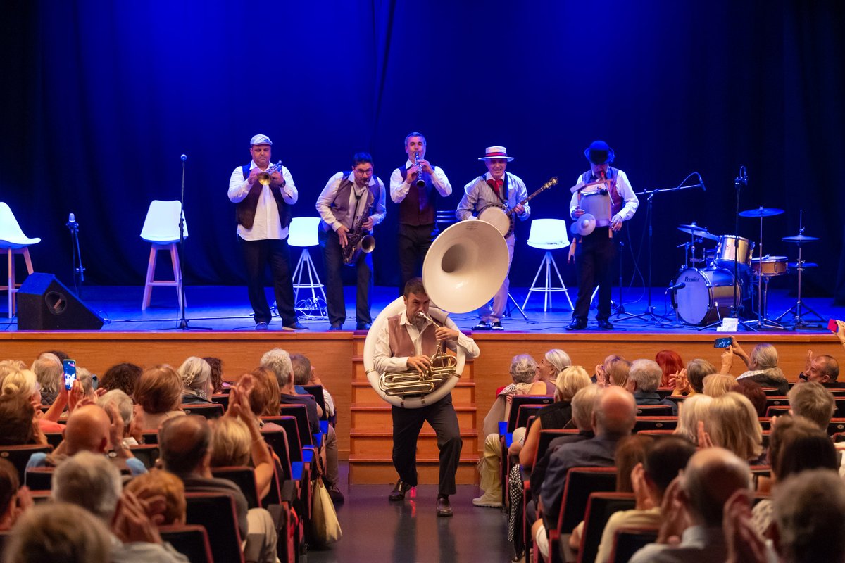 Gran concierto de jazz el ofrecido este fin de semana por el grupo valenciano For Dixieland Band dlvr.it/TDXfgp