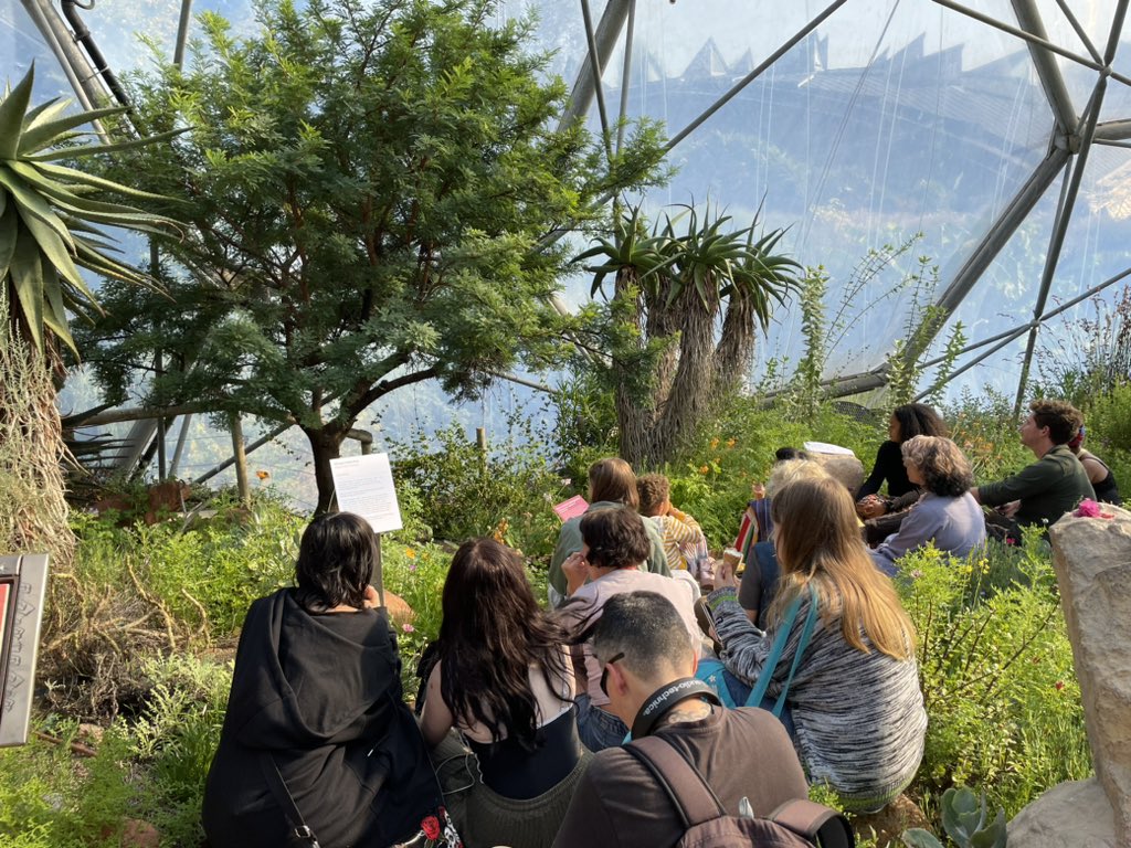 _ArtReach's tweet image. Yesterday @EdenProject we heard the sounds of the water with Kaajal Modi, and the sounds from the Galool Tree of Somali women’s weaving songs and storytelling traditions with @DhaqanC see both artists at #JourneysFestival2024 #LetsCreate @CounterArts @ace_national