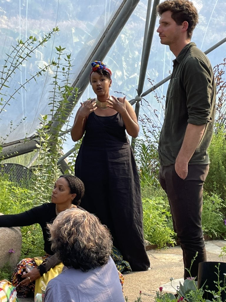_ArtReach's tweet image. Yesterday @EdenProject we heard the sounds of the water with Kaajal Modi, and the sounds from the Galool Tree of Somali women’s weaving songs and storytelling traditions with @DhaqanC see both artists at #JourneysFestival2024 #LetsCreate @CounterArts @ace_national