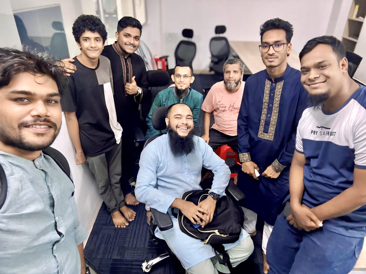 me_shaon's tweet image. Recently we had a great @laravelphp monthly meetup organized by the ‘Laravel Bangladesh&apos; Community, hosted by @weDevs! 🎉 

Thanks to all the participants and crews! 🎉

We&apos;ll arrange regular meetups like this in the upcoming days. Stay tuned...