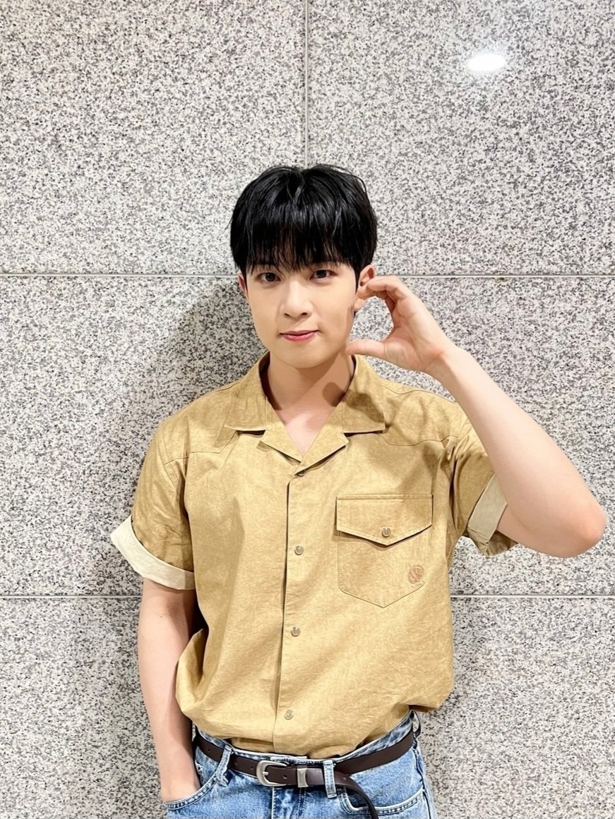 NFlyingofficial's tweet photo. [📸] MBC 복면가왕

#NFlying #엔플라잉 #유회승 #YooHweSeung https://t.co/gOojMNIjJL