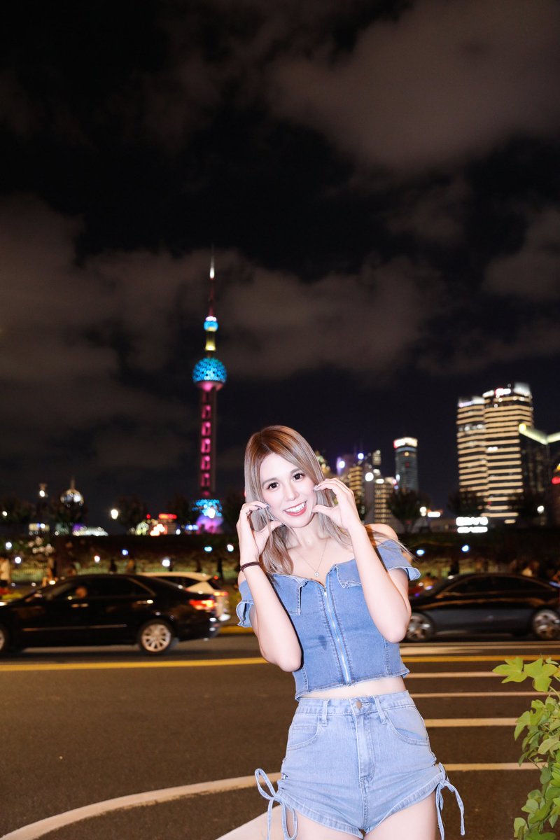 honotan4's tweet photo. 上海で モデルごっこした👯‍♀️ https://t.co/I8N932mdNb
