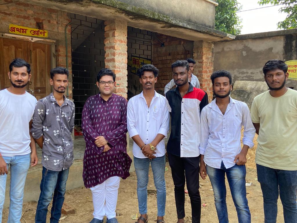 NilanjanDasAITC's tweet photo. Honored to have attended the relief distribution program at Bheutia, Pursurah block, Hooghly, organized by @Satyalap_Tweets Trust.
People here are struggling due to DVC’s man-made flood. Relief programs like these demonstrate the power of community & compassion.
#PrayForBengal https://t.co/vQUoqSBnVK