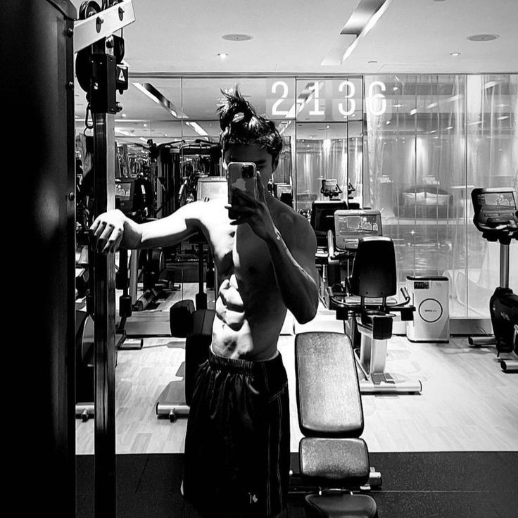 aurigasenna's tweet photo. —— #OhmNanon AU 🔞 ——

• Selesai Gym

Kalo ada yang denger rengekan Nanon, itu udah pasti karena Pawat yang ngajak pacarnya buat "olahraga". https://t.co/j4XILTGuRQ