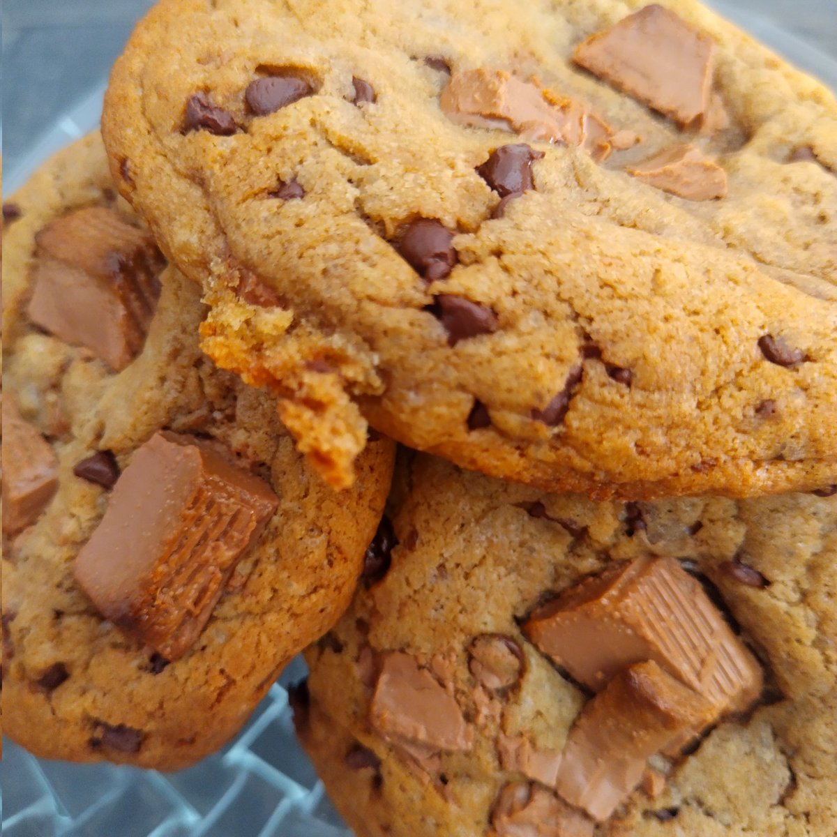 NewYorkGirl_84's tweet photo. #CrumbleCookies https://t.co/1wlVFkJXxM