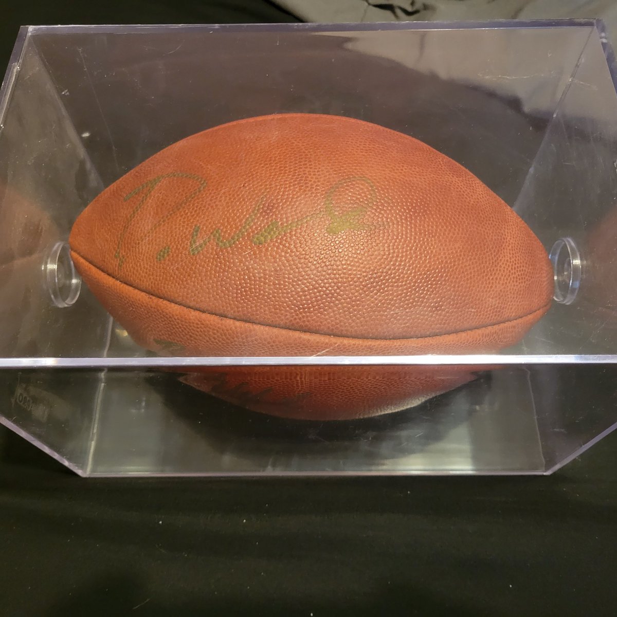 diceman4192's tweet image. Signed Denzel Ward/Baker Mayfield Training Camp game ball from 2018. 

$150 bucks. Free Shipping. Will ship Monday. One day offer only. I accept PayPal or Venmo payment. Message me if interested. Thanks GO BROWNS!! 🏈😎✌️