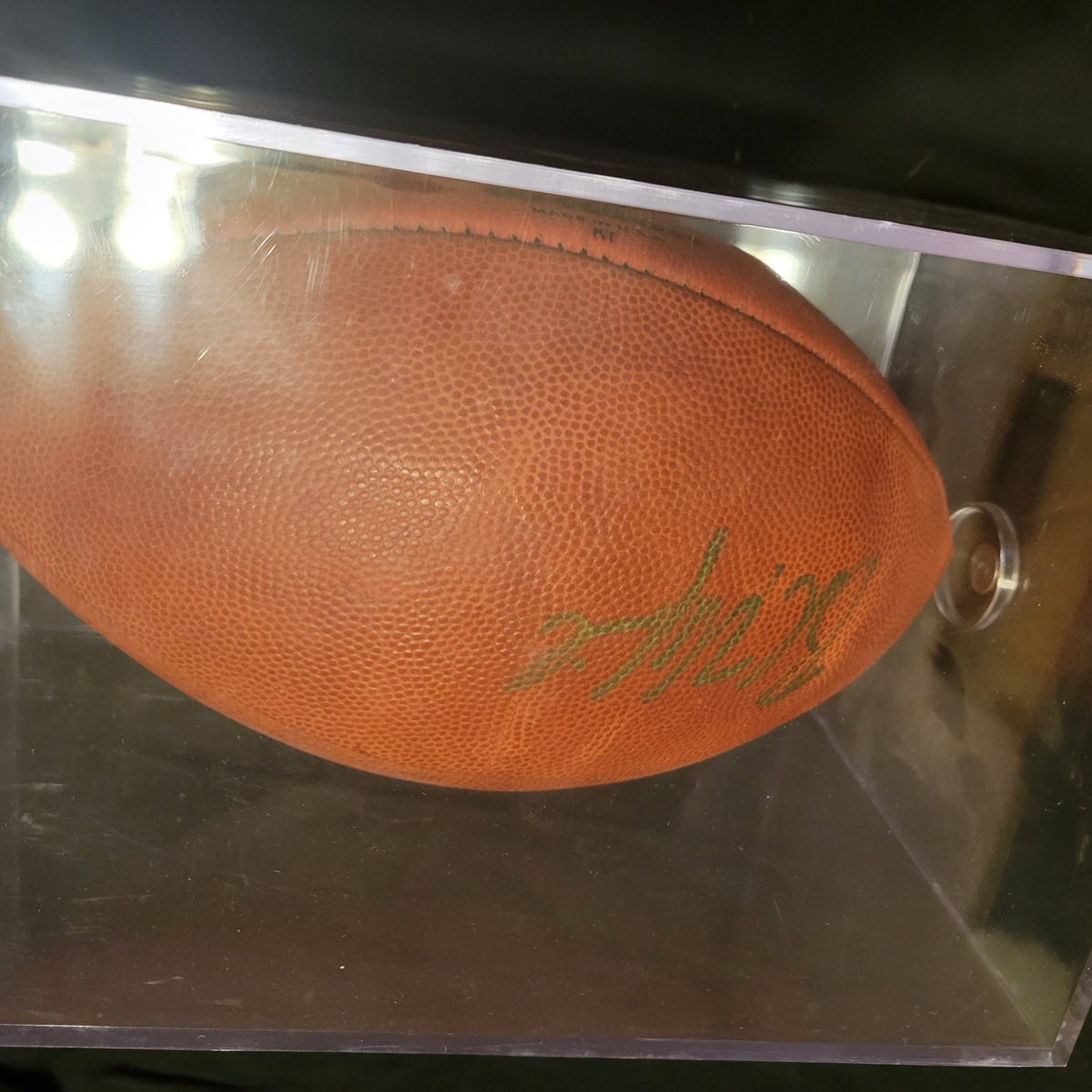 diceman4192's tweet image. Signed Denzel Ward/Baker Mayfield Training Camp game ball from 2018. 

$150 bucks. Free Shipping. Will ship Monday. One day offer only. I accept PayPal or Venmo payment. Message me if interested. Thanks GO BROWNS!! 🏈😎✌️