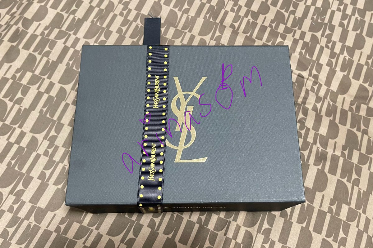 แจกกล่องสุ่ม YSL ค่ะ น่าจะมีทั้งน้ำหอม เครื่องสำอาง สกินแคร์ ให้เฉพาะฟลว.เหมือนกันค้าบ รีทวีตได้เลย สุ่มผู้โชคดีพรุ่งนี้ ( 23 ก.ย.) ช่วงค่ำๆ ค่ะ 😊