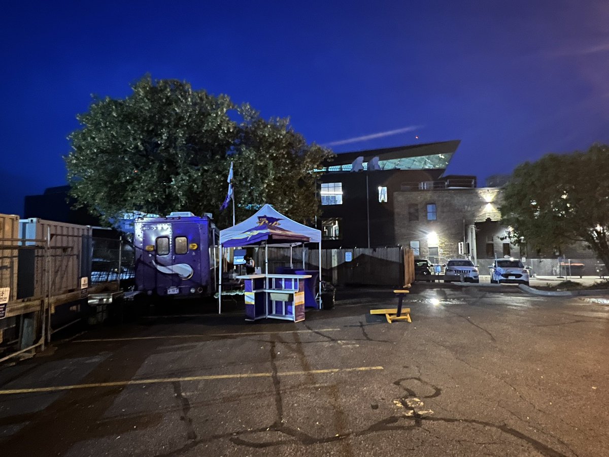 ThePub2's tweet photo. Skol Vikings!  Another beautiful day for tailgating and going 3-0!   #Skol #winning @PAOnTheMic @VikingsPR @Vikings @nacholeber @MeatSauce1 @Chris_Hawkey https://t.co/JNsjd3LWeK