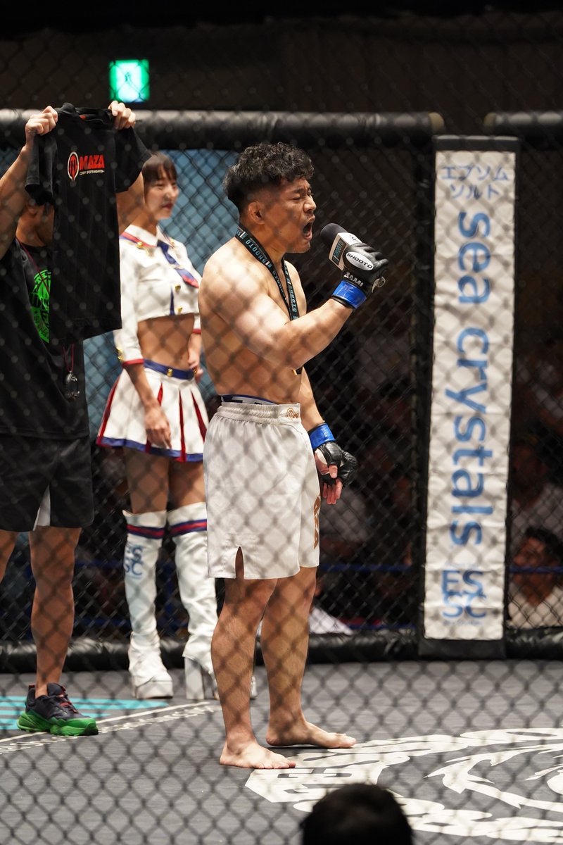 Gigio_jp's tweet photo. プロ修斗後楽園ホール大会
第7試合 ライト級5分3R
マックス・ザ・ボディ（同級世界2位・BRAVE）
西尾 真輔（総合格闘技宇留野道場）
#shooto0922 #修斗旅
1R 西尾選手の強烈なフルスイング左フック一閃、ダウンするマックス選手を追撃、KO！パンクラスも、俺を応援してください！とアピール！ https://t.co/XPVYaHlTxE