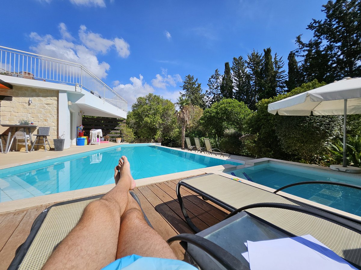 razpol's tweet image. W oczekiwaniu na 💙🤍 w niebiesko-białej scenerii.. ☺️