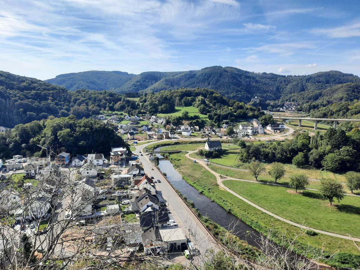 wetterkoess's tweet image. Den letzten Spätsommertag an der #Ahr zum wandern nutzen, wo von oben die Welt drei Jahre nach der Flut wieder in Ordnung aussieht (unten aber oft noch nicht!)
#Altenahr