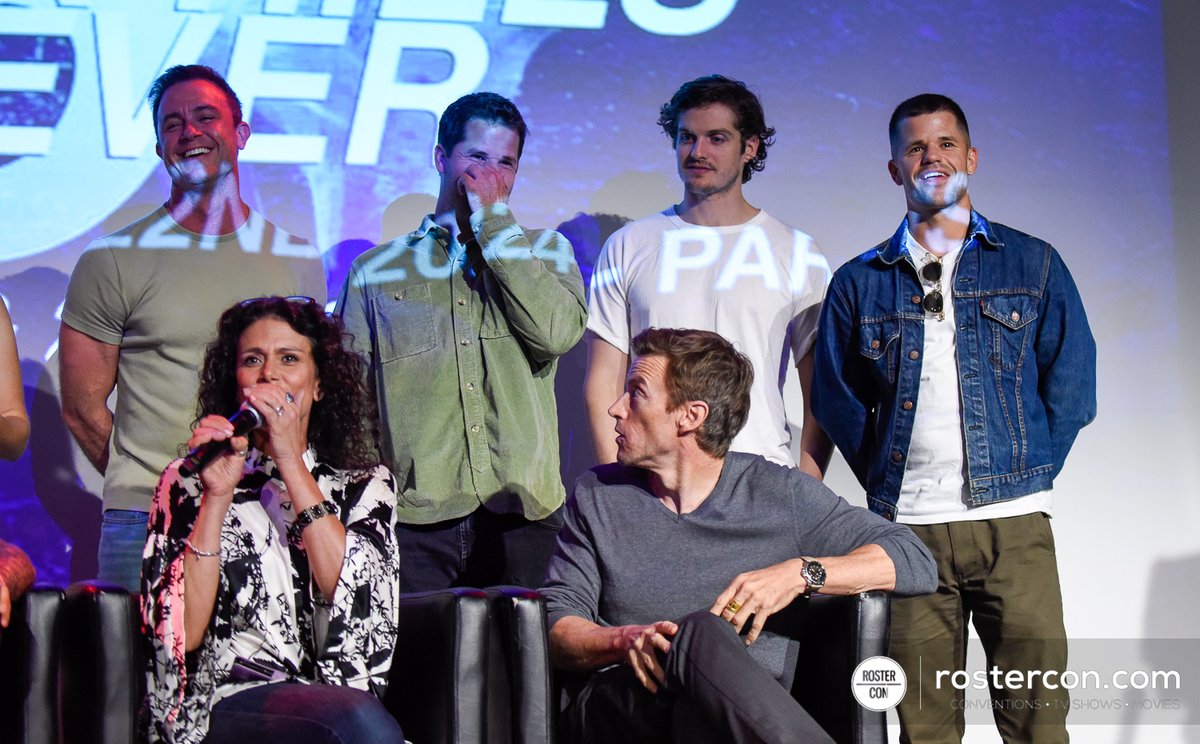 RosterCon's tweet photo. #BHF3 - Avant le début de la 2e journée, retrouvez quelques photos de la cérémonie d'ouverture sur notre site. // Before the start of Day 2, take a look at some photos of the opening ceremony on our website. #TeenWolf 

📷 https://t.co/wQiQyPmEKH https://t.co/LgBdkxPgef