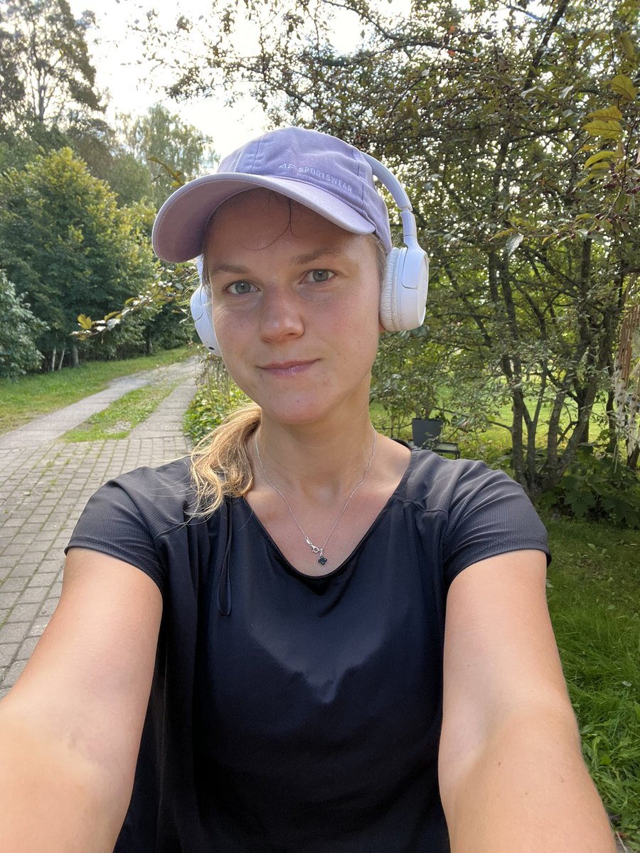 maarinja's tweet image. Manai #QueenB šodien 8 gadi, ko atzīmēju ar dikti skaistu un klusu 8k rīta skrējienu 🤍