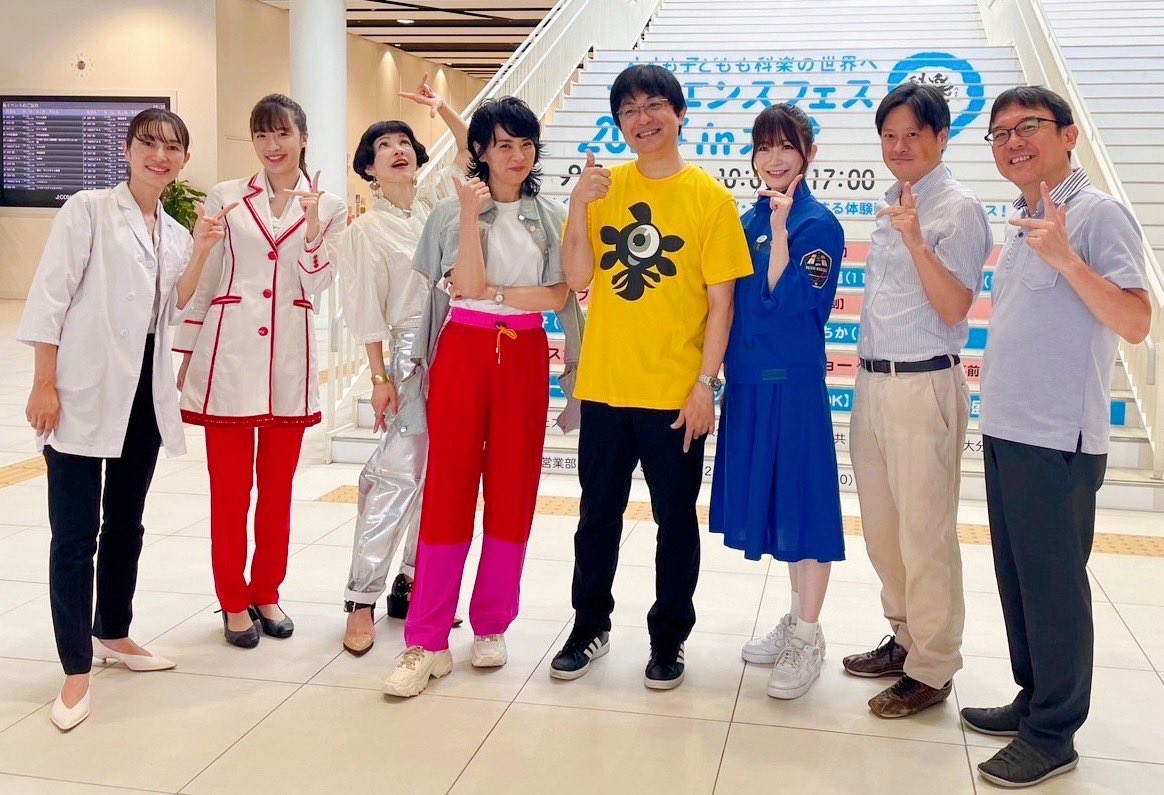 igamiki0319's tweet photo. 『サイエンスフェス2024in大分』に昨年に続き出演いたしました！『大分"一村一品"サイエンスショー』と題し、各実験に大分県のものを取り入れるショーにチャレンジしました🧪満席となる沢山の方々にお越しいただき、ありがとうございました!!ゲストの皆さまとのトークショー、とても楽しかったです☺️✨ https://t.co/gjpfK0T9L3