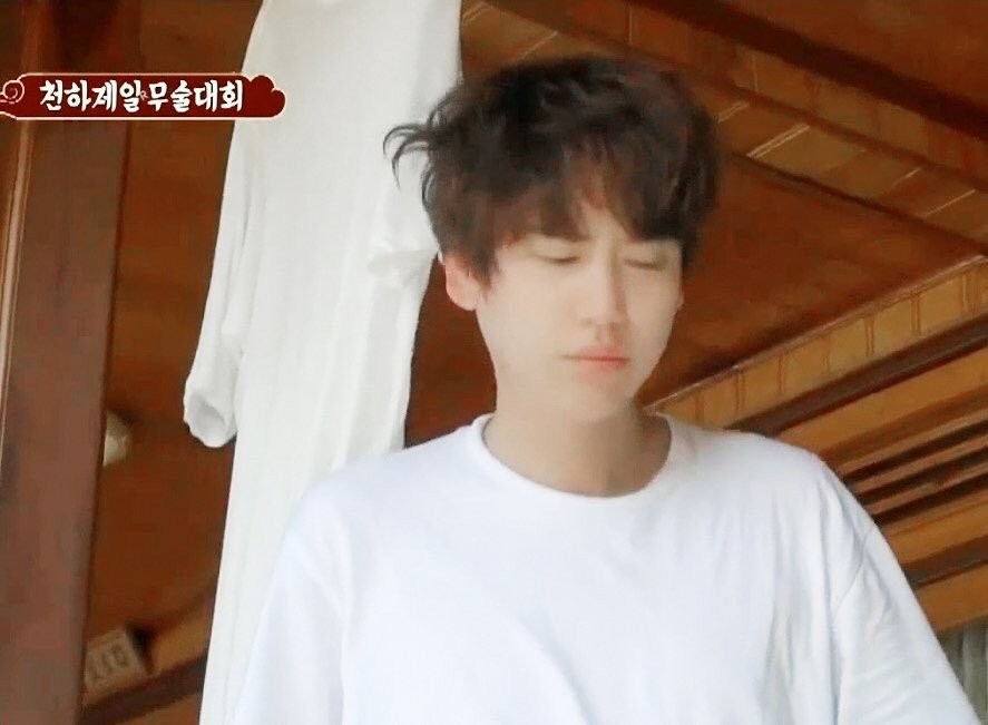 chokyu_88_'s tweet photo. Kyuhyun #규현 

10am                                           10pm https://t.co/ohXRuan1P7