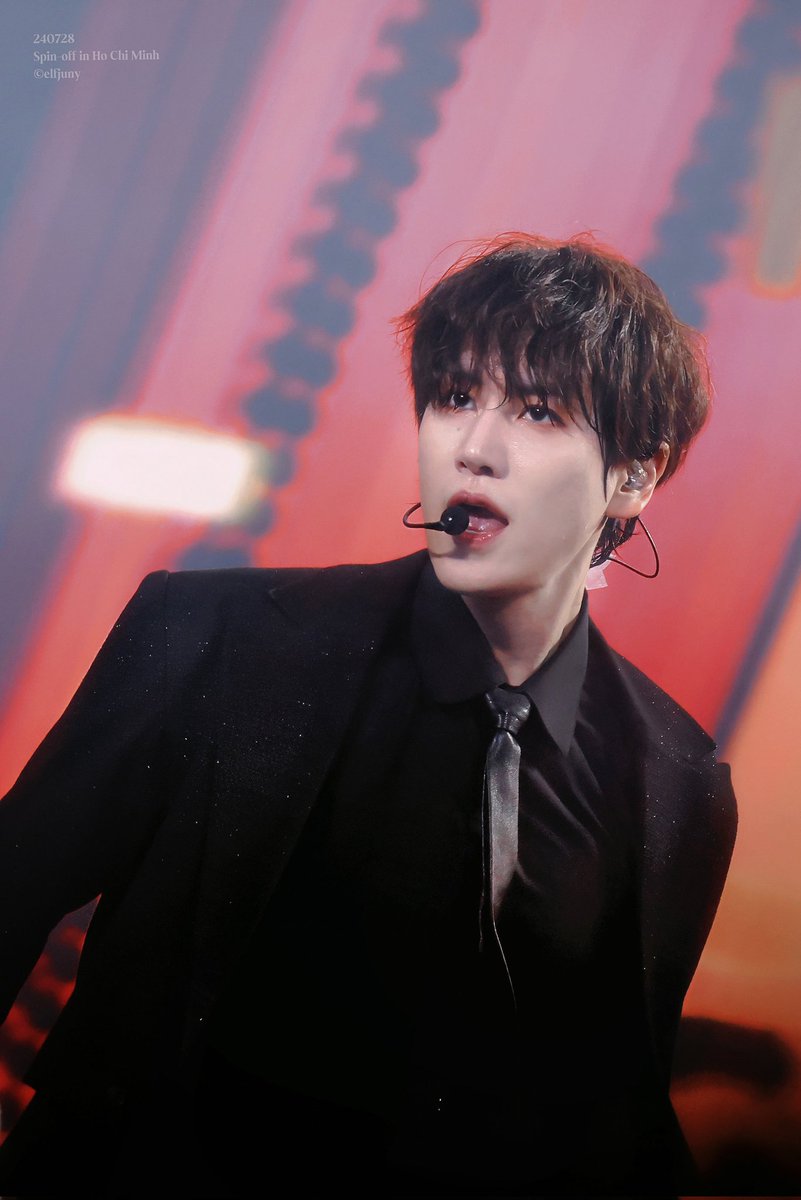 chokyu_88_'s tweet photo. Kyuhyun #규현 

10am                                           10pm https://t.co/ohXRuan1P7