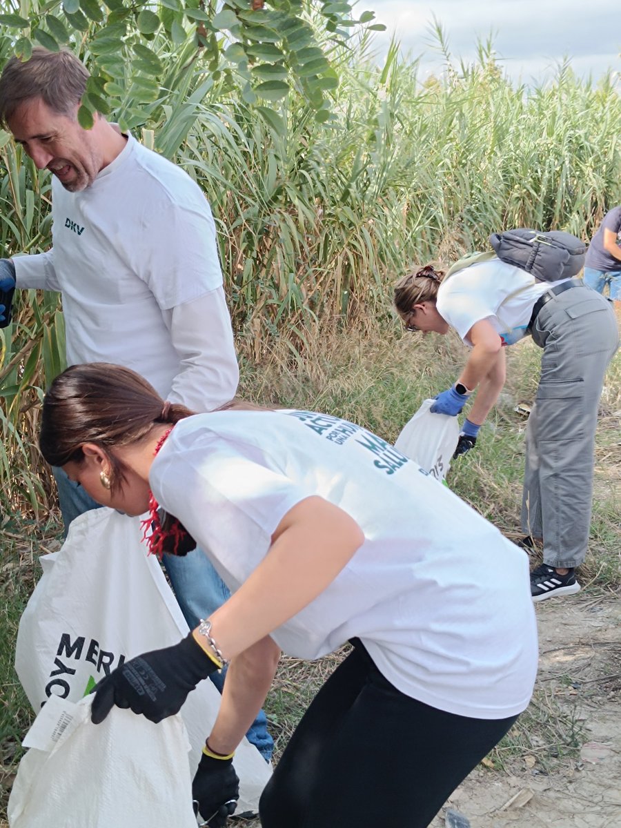 fundbestworld's tweet photo. Esta semana hemos estado en Barcelona y Zaragoza con @DKVSeguros celebrando el #WorldCleanUpDay24
Entre los dos días, ¡recogimos 1018kg de basura de nuestros entornos naturales! ¡Gracias a todos los voluntarios!  ¡Y esta semana seguimos en Madrid!

 #LimpiemosElMundo #BasuraCero https://t.co/RXJdatyp7D