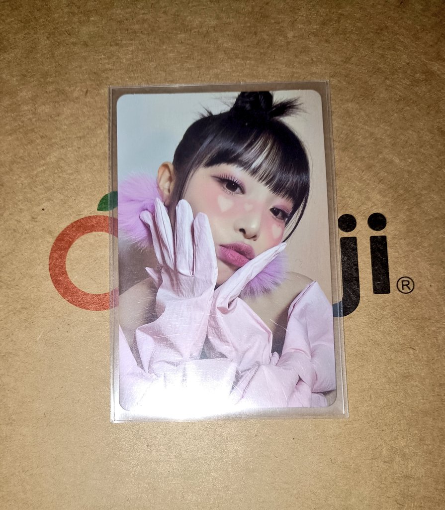 kwonhauls's tweet photo. 📢 PAUBOS SALE !

wts yena smiley heartcheek pc
        ╰ ₱200 (set price)

— onhand &amp; in good condi 
— payo /3 days dop with nrdp
— reply /dm to claim https://t.co/30XnEifSJy