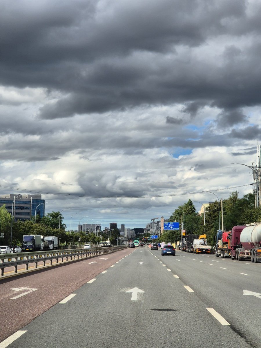 오빠와의 오랜인연들과 강화팬션여행😘
꺅~~씐난다요 💋 오빠가 야노찍어준다는데🤣
#화랑내꼬 #강화여행 #커플 #부커만남