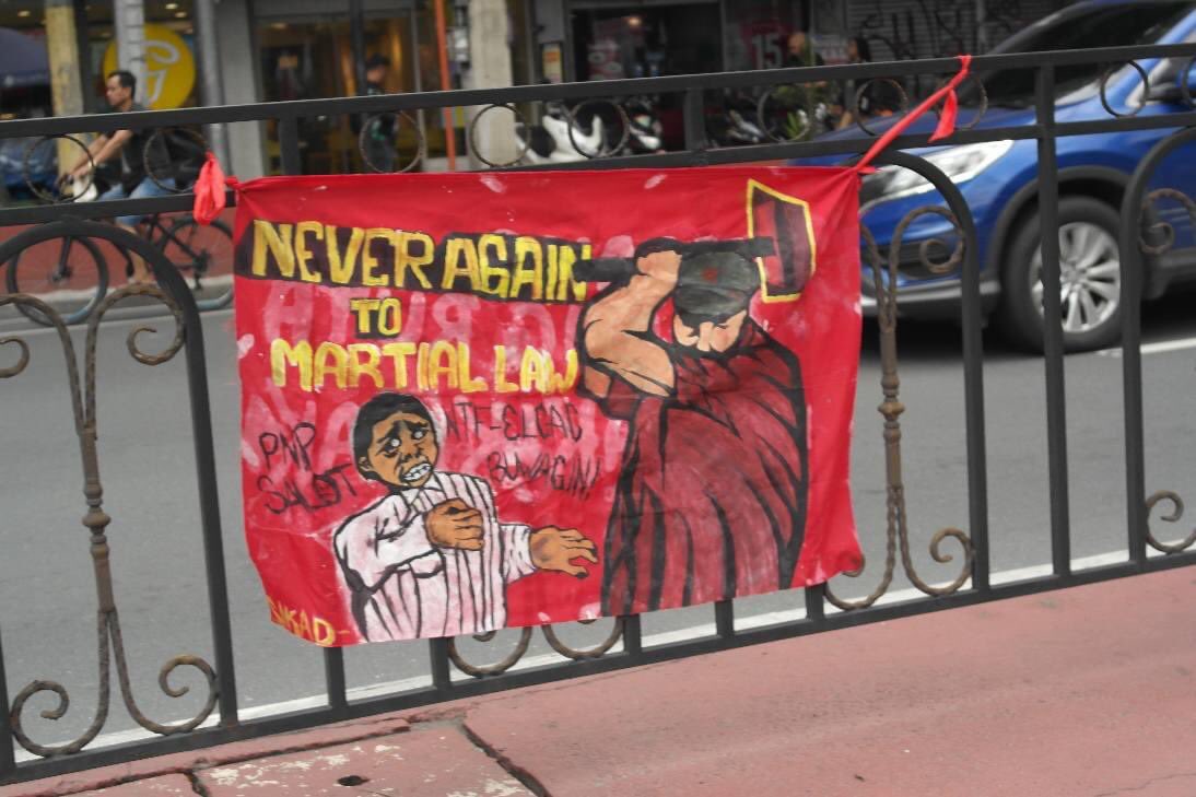 ABLasPinas's tweet photo. Mula Martial Law hanggang ngayon, ramdam na ramdam ang sunud-sunod na paglabag ng pasistang estado sa ating mga karapatang pantao. Ngayong may panibagong Marcos na nakaupo sa Malacañang, patuloy na lumalaban ang kabataan dala-dala ang sigla at tapang ng Kabataang Makabayan. https://t.co/3j3qGulctt