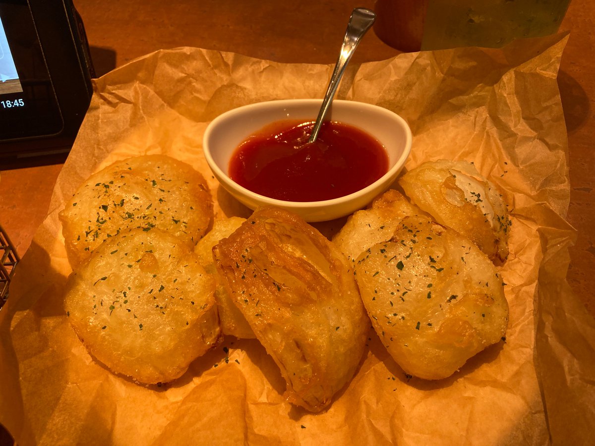 CHIligamikonpes's tweet photo. 先日の盛岡駅メシ
Kojima cafeのパンケーキ🥞
ふわシュワで幸せ👼

キリンシティの玉ねぎのフリットとメキシカンサラダ🌮とモヒートビア🍺
甘い玉ねぎ大好きなあたしにとって最高なおつまみだった🥹 https://t.co/Q01FwsPgZB