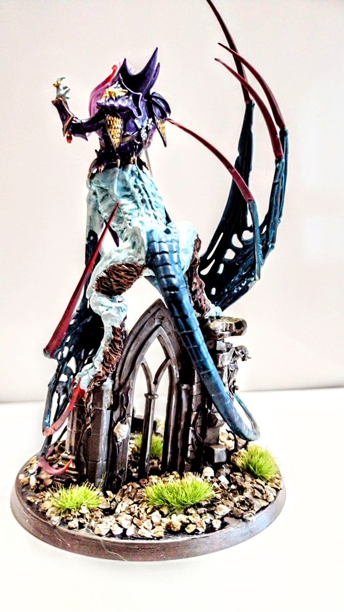 【日刊ウォーハンマーを作る59】

天気の急変や台風の影響もあり、この1ヶ月体調を崩していました。

ようやく一気にLAUKA VAIをペイント出来そうなので、昨日から一気に仕上げに入りました。

とりあえず、一旦は完成かな。どうしても目元が難しく、老眼鏡かけて何度か塗り直しました。

#Warhammer