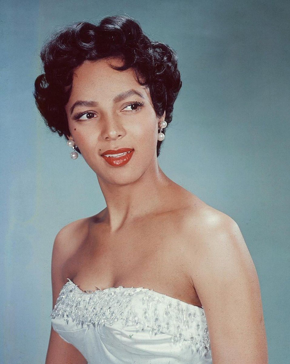 nostalgicsz's tweet photo. Dorthy Dandridge photographed in a promotional session for the film "Carmen Jones" (1954) https://t.co/GsEC5eVC99