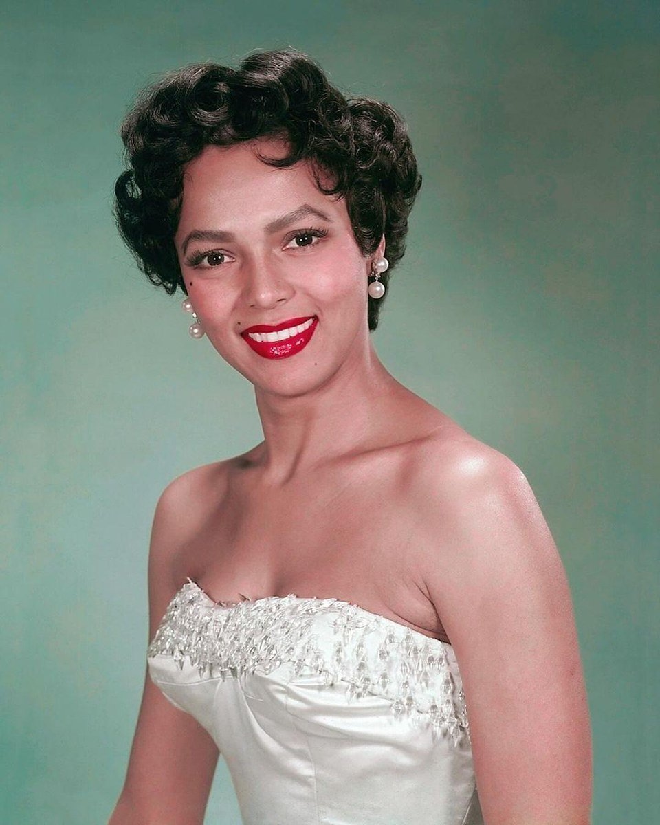 nostalgicsz's tweet photo. Dorthy Dandridge photographed in a promotional session for the film "Carmen Jones" (1954) https://t.co/GsEC5eVC99