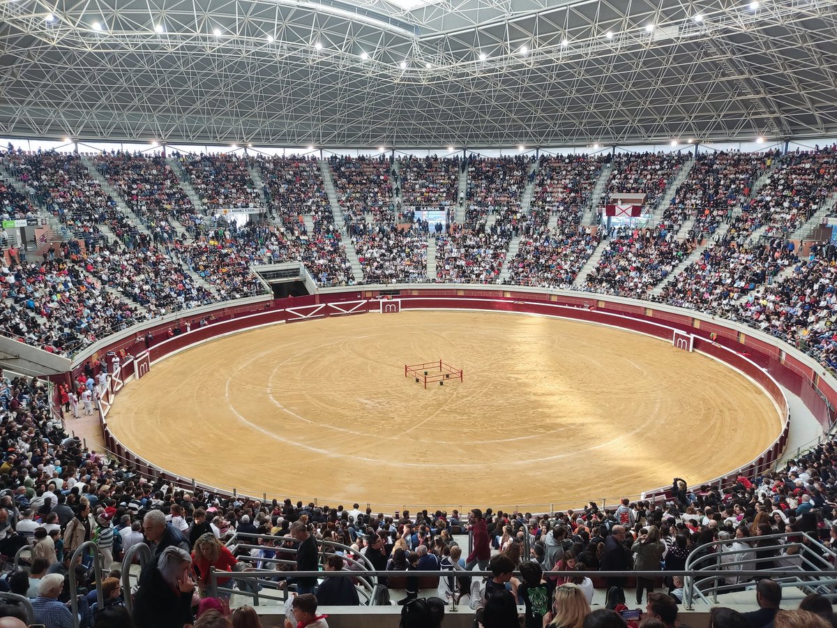 despuelas's tweet photo. Está claro que los festejos taurinos populares tienen tirón en Logroño #SanMateo24 https://t.co/NH6ixqYBWG