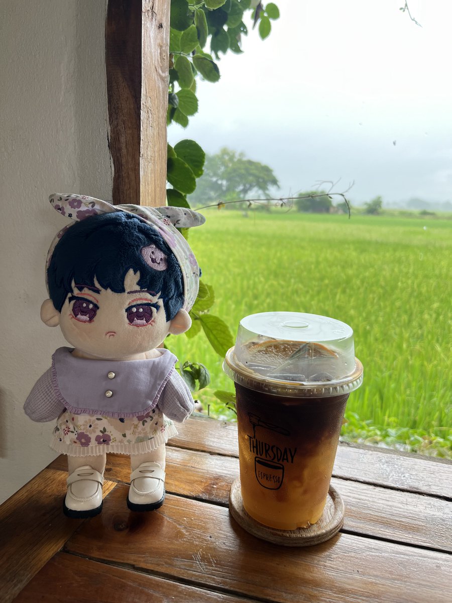 Happiestme3's tweet photo. เฟินเฟินนอนกล่องมานาน หม่าม้าเลยพามารับความสดชื่นกลางทุ่งนา😆 

#ตุ๊กตาเตนล์ #TENDoll 
#ลูกสมุนของเพ่ยเพ่ย https://t.co/BQqKyEitBU