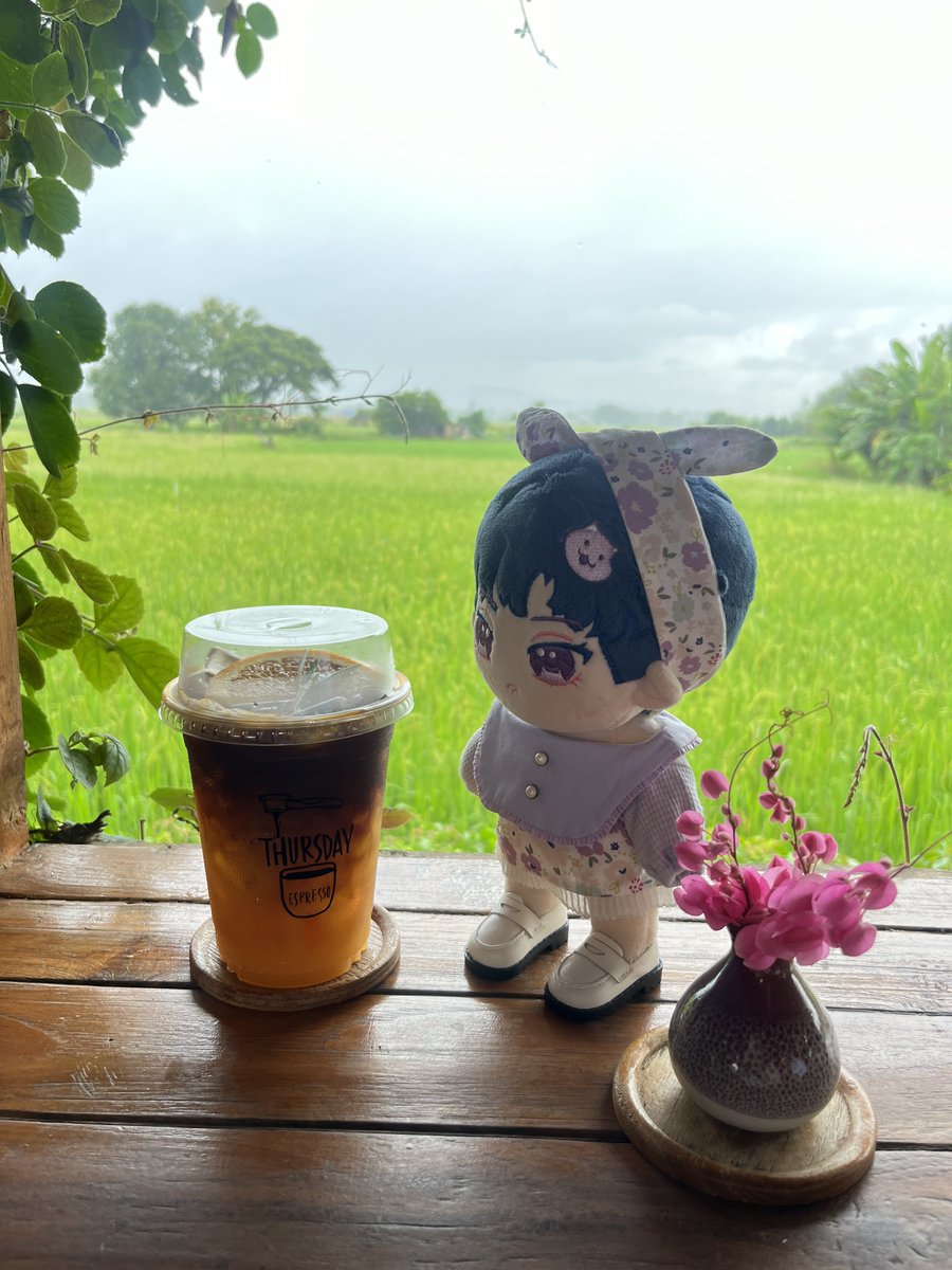 Happiestme3's tweet photo. เฟินเฟินนอนกล่องมานาน หม่าม้าเลยพามารับความสดชื่นกลางทุ่งนา😆 

#ตุ๊กตาเตนล์ #TENDoll 
#ลูกสมุนของเพ่ยเพ่ย https://t.co/BQqKyEitBU