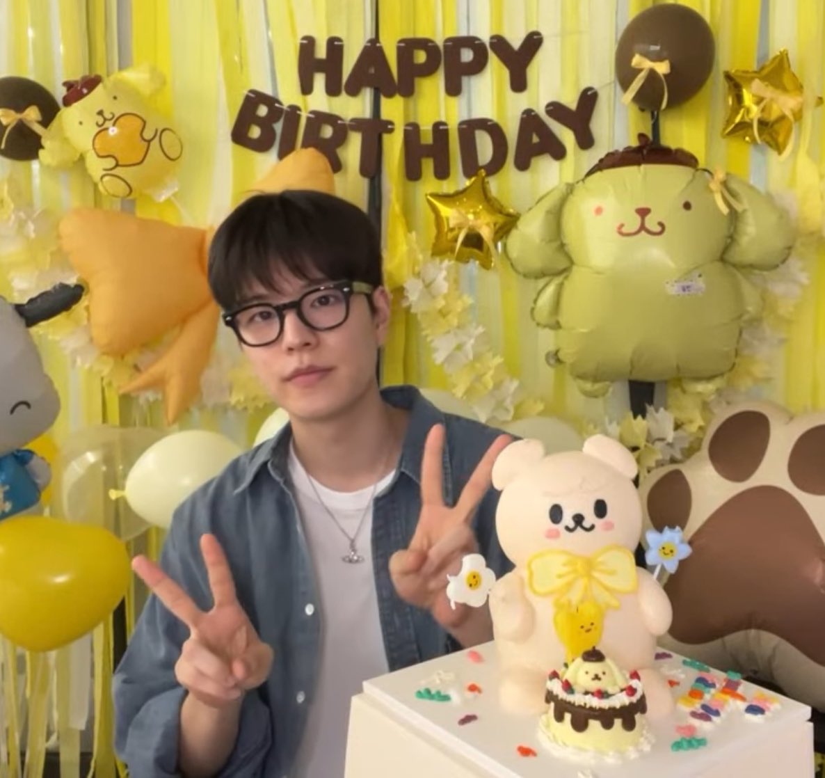 SEUNGMIN_INTL's tweet photo. [📸]  — 240922 ★
• capture time with puppy! 🐶 

VOCALIST KING SEUNGMIN 
 #OurMiniverseSeungmin 
#승민아_우리_천천히_영원하자 
#HappySeungminDay https://t.co/ZJE3lp2Ft2