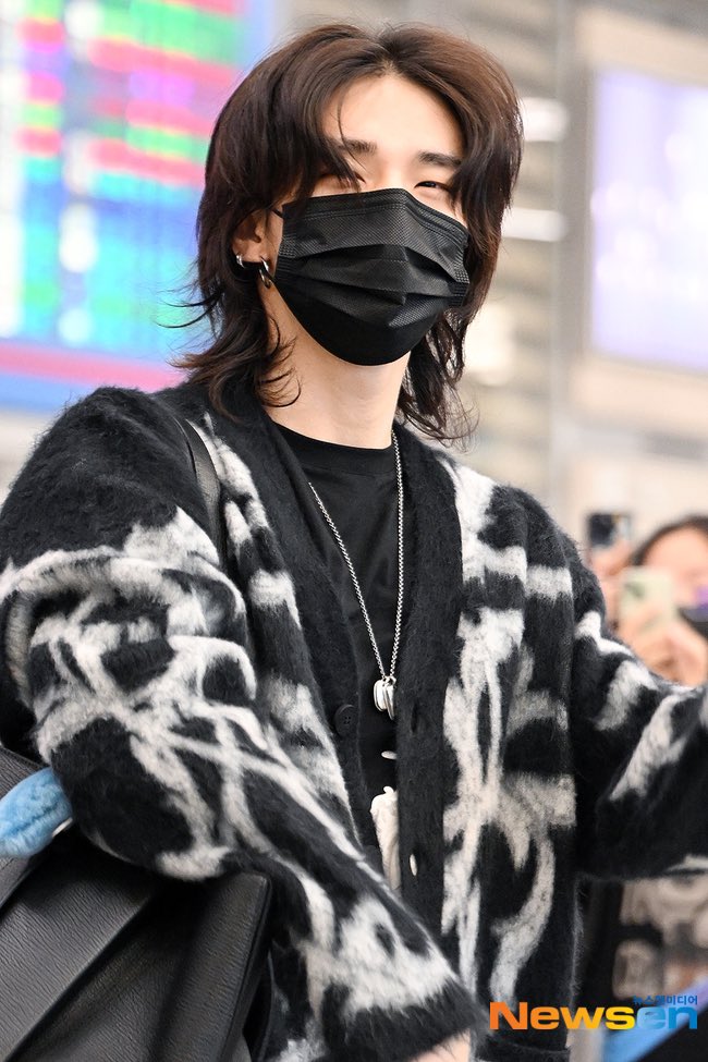 havenfiIm's tweet image. 240922 #hyunjin official airport press photos 
#현진 

#HyunjinxVersaceSS25 
#HyunjinAtMFW24 
#VersaceSS25 @Versace