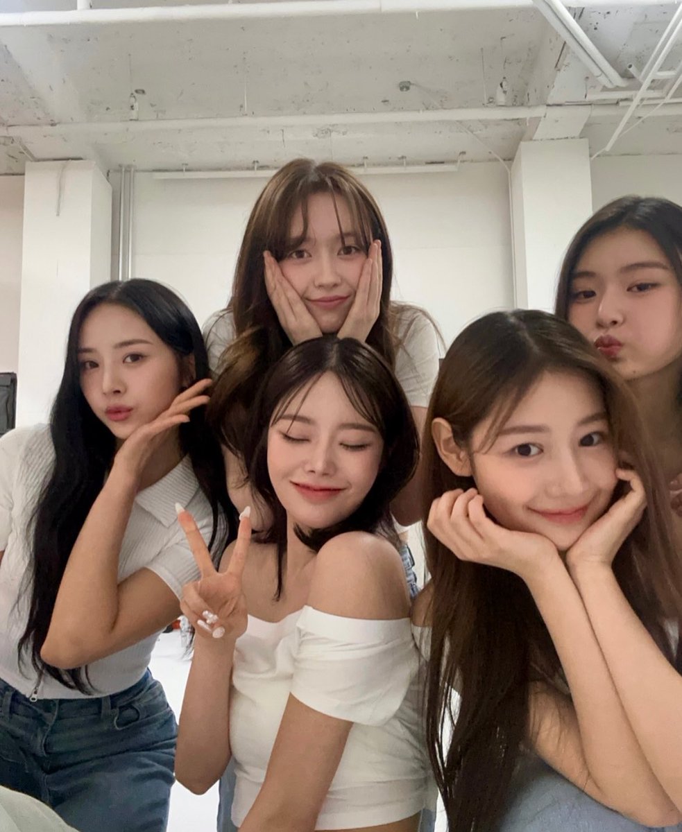 keemeow_S2's tweet photo. 진짜 구라같은 올 4월 사진……

#피프티피프티 #FIFTYFIFTY #키나 #KEENA https://t.co/Jo4TyTRRvf