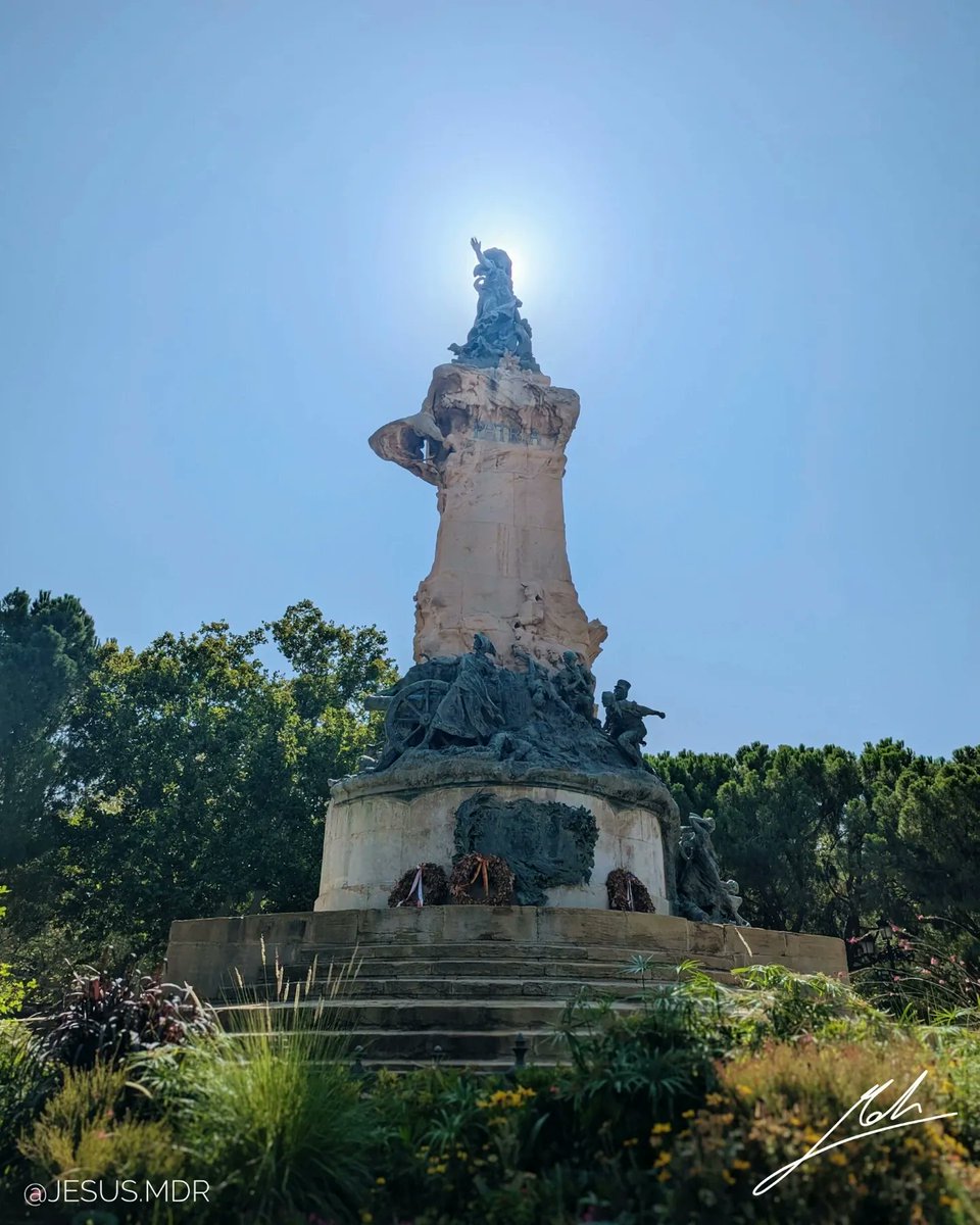 📌 Visit Plaza de los Sitios, a must during your trip to Zaragoza!

Marvel at the stunning central monument 🧐 made of stone and bronze, honoring the brave heroes of the Sitios de Zaragoza.

📸 IG jesus.mdr

#VisitZaragoza