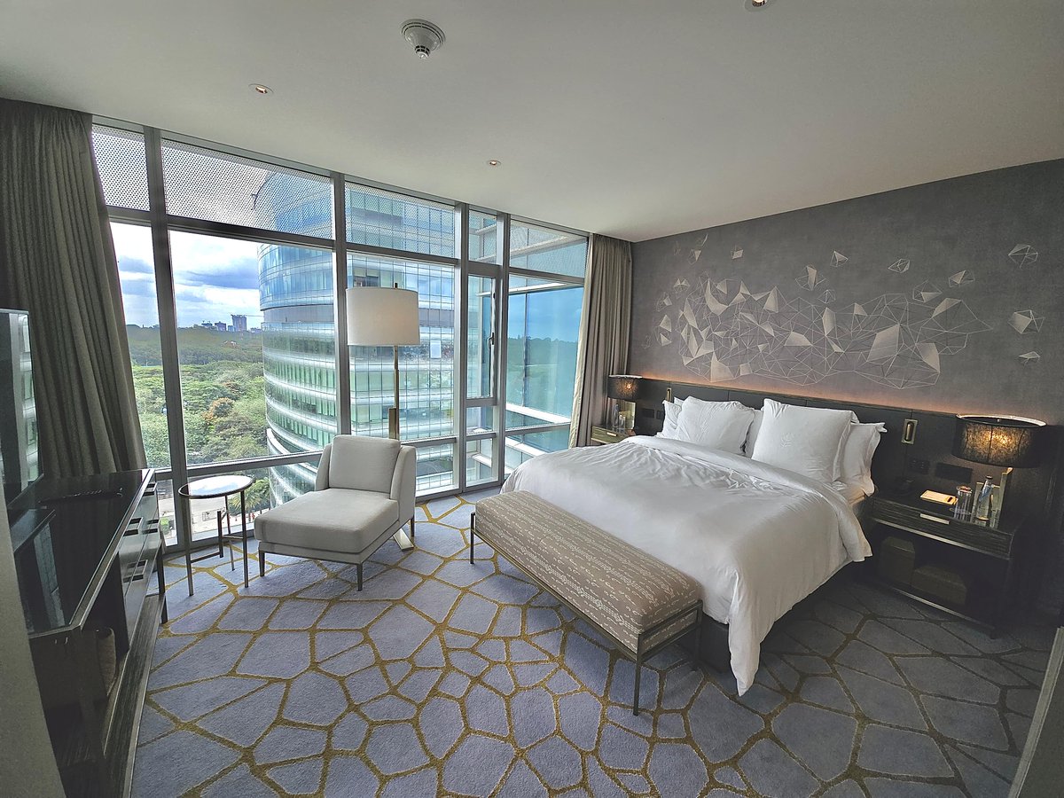 CardVala's tweet image. Thrilled to have secured an incredible upgrade for our client at the stunning @FSBengaluru! 🚨🌟 From a Cityscape Suite to a Corner Suite, with $200 property credit, luxurious 2-way airport transfers, and early check-in. 🏙️✨ This is next-level luxury! #TravelPerks #ClientWins…