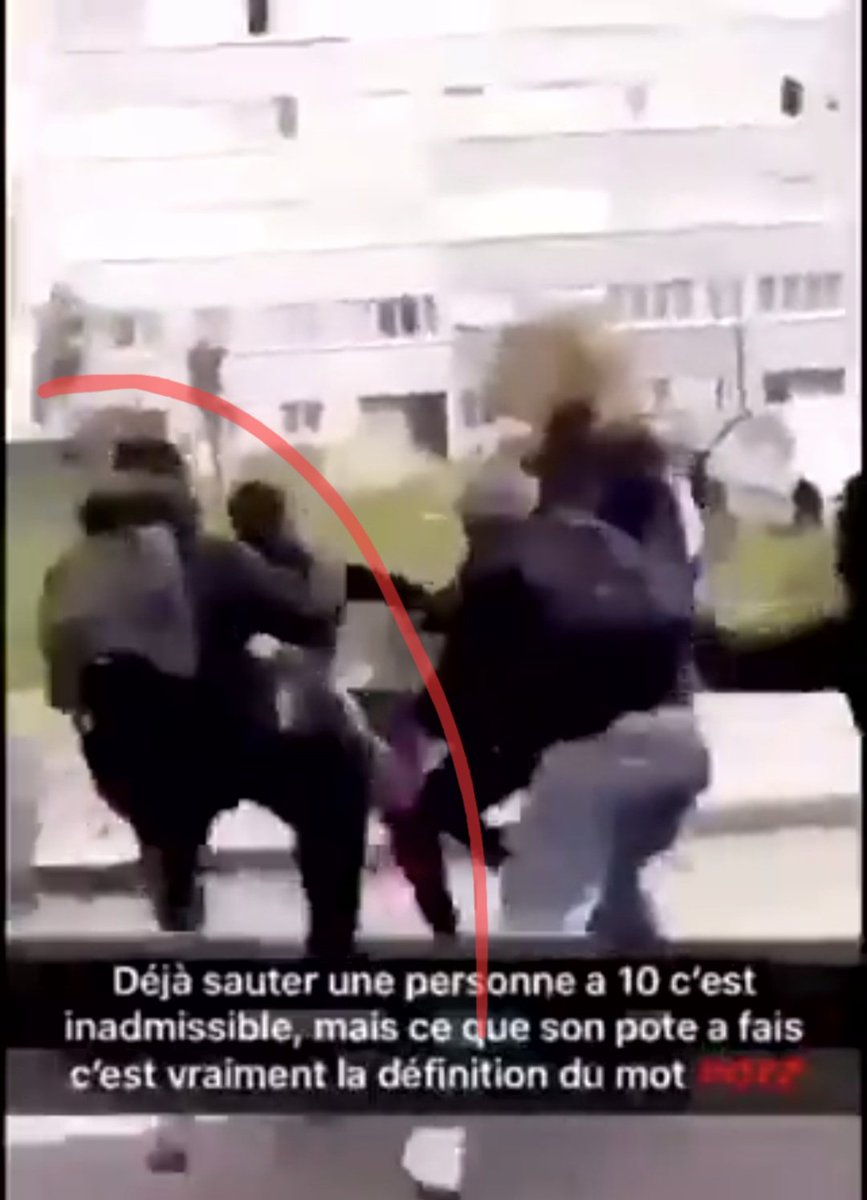 tmtc1234's tweet photo. @faits_diverss Vous voyez pas comme moi ?
Il film et il met un chassé a son pote qui l'a fait tombé 🤔 https://t.co/OBTCHxFK27