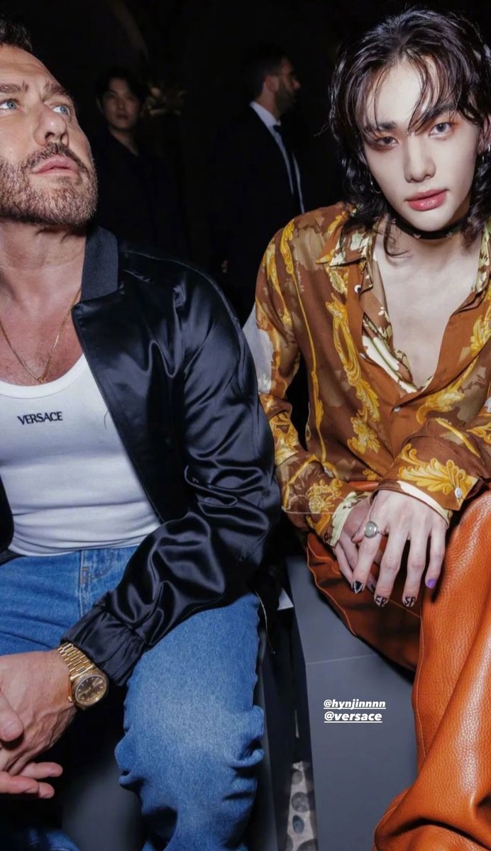 havenfiIm's tweet image. mert alas (photographer) via instagram stories

“@.hynjinnnn
@.versace”

#HyunjinxVersaceSS25 
#HyunjinAtMFW24 
#VersaceSS25 @Versace