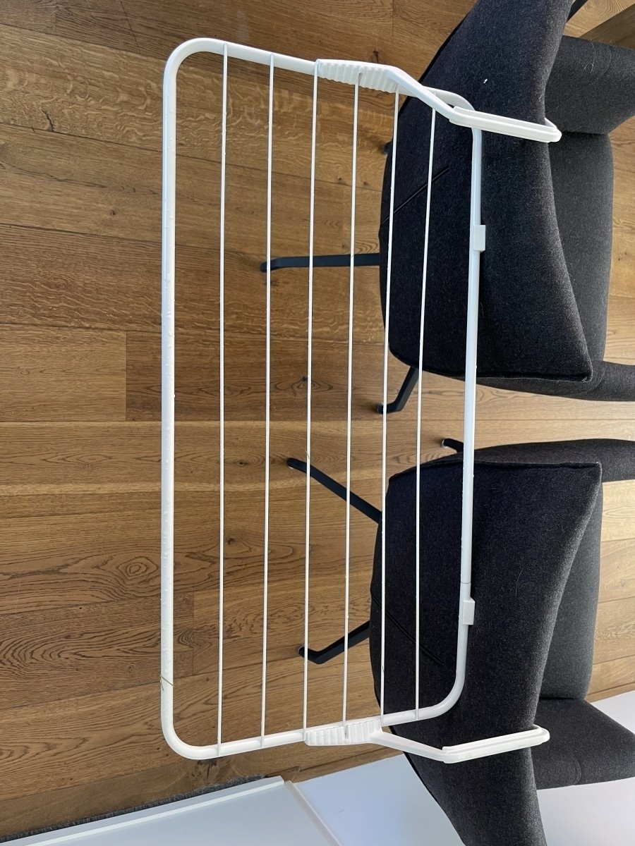 WinterswijkKP's tweet photo. Wasrekje Ikea, met beugels. Z.g.a.n. 75 bij 37 https://t.co/gcNYVH8MZG https://t.co/uTEAeTe9yS