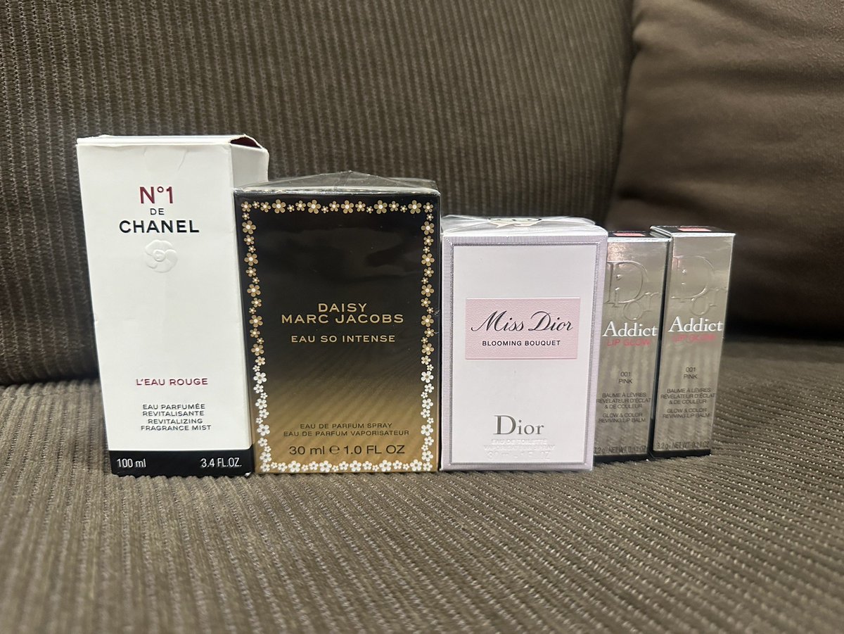 26stuffs's tweet photo. ส่งต่อน้ำหอม ลิปสติก ของใหม่ราคาถูกค่า✅✅✅

👉🏻น้ำหอม chanel, marc jacobs, miss dior 
👉🏻ลิปสติก dior addict lip glow
💌สนใจ/สอบถามทาง dm นะคะ

#ส่งต่อน้ำหอม #น้ำหอมมือสอง #ส่งต่อน้ำหอมแบรนด์ #น้ำหอมแบรนด์แท้ #ส่งต่อคสอ #ส่งต่อสกินแคร์ #ส่งต่อเครื่องสําอางค์ https://t.co/1Qjw0MLJsP