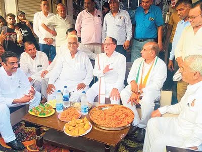 JaikyYadav16's tweet image. क्या अब पत्रकारिता पिंजरे से आज़ाद होने वाली है?

Zee News के मालिक सुभाष चंद्रा BJP के सपोर्ट से राज्यसभा सांसद रहे हैं मगर अब हरियाणा चुनाव में उन्होंने सबको चौंका दिया है

कल सुभाष चंद्रा ने आदमपुर विधानसभा से कांग्रेस प्रत्याशी के पक्ष में प्रचार किया है, यही नहीं इससे पहले…