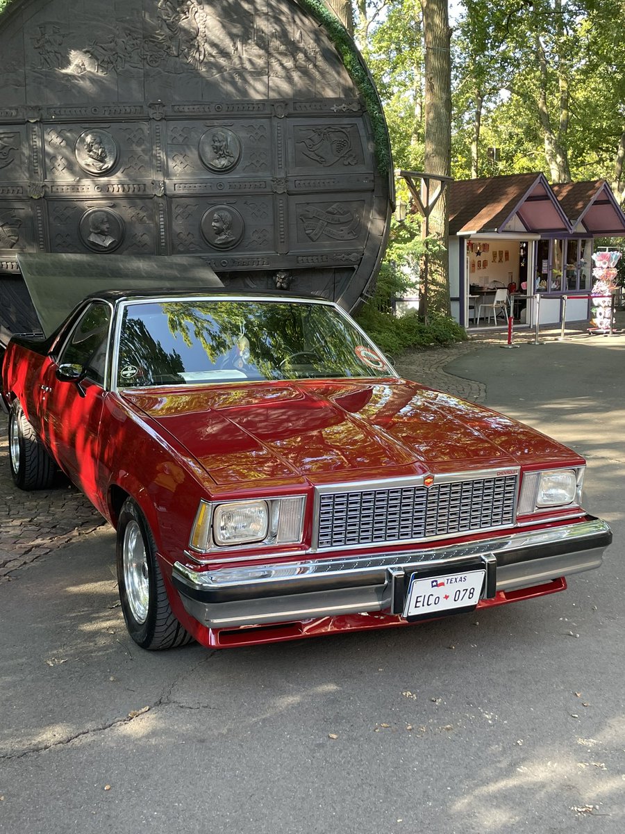 fitzsox's tweet photo. Holiday Park, it was nice but I got spited for the reason to be there but there was a car show. https://t.co/tvPIJyJHHw